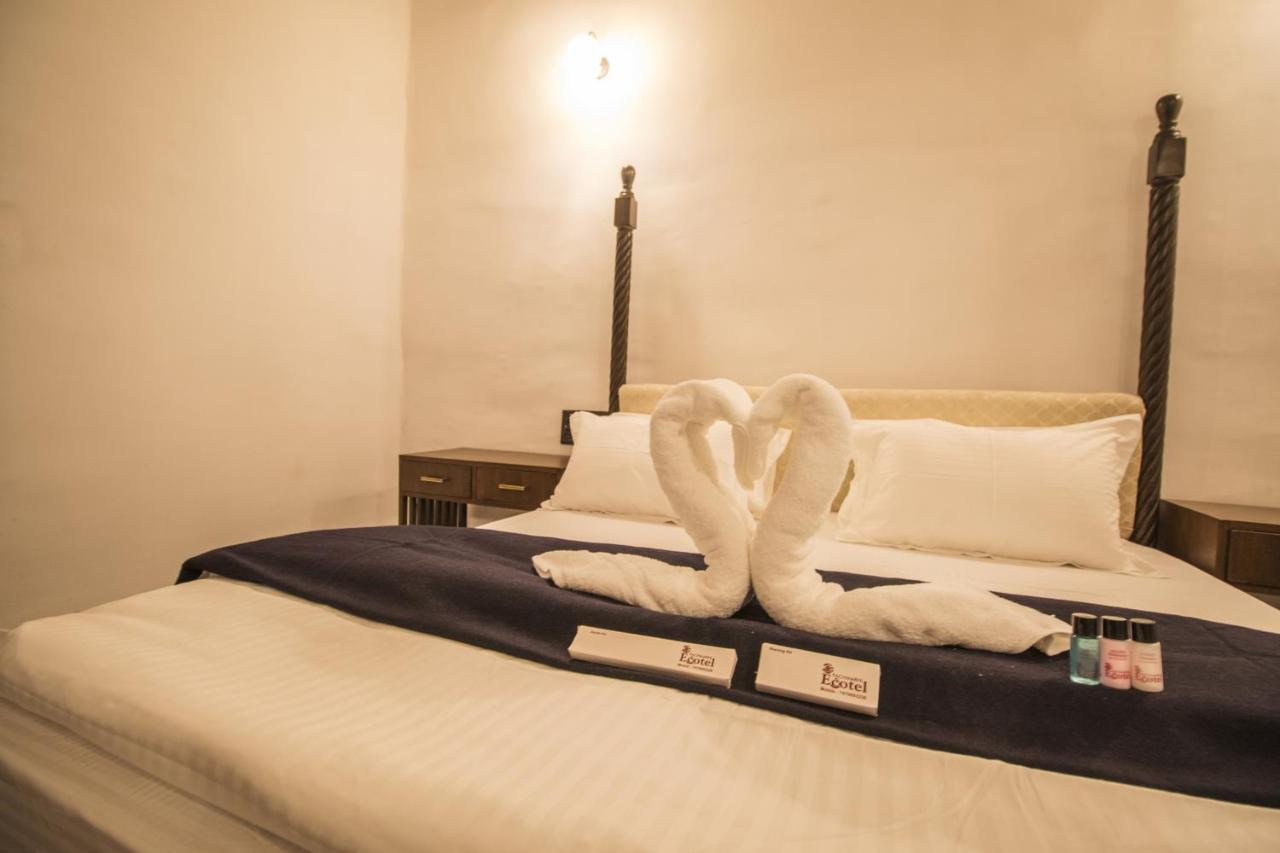 Wowstayz Pachmarhi Ecotel Extérieur photo